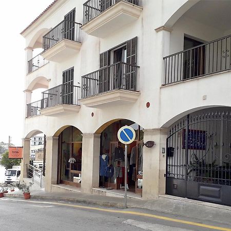 Apartamentos Vista Al Puerto Кала-Фігера Екстер'єр фото