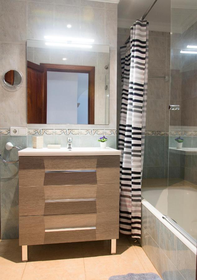 Apartamentos Vista Al Puerto Кала-Фігера Екстер'єр фото