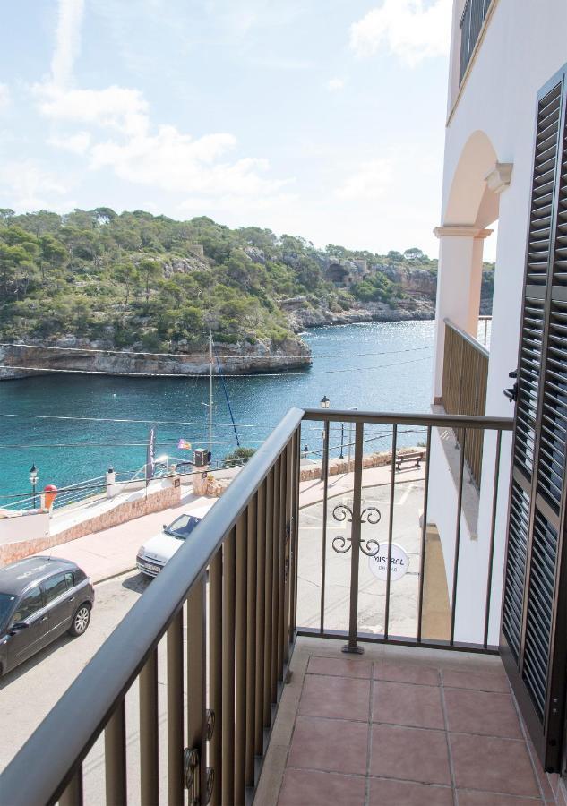 Apartamentos Vista Al Puerto Кала-Фігера Екстер'єр фото