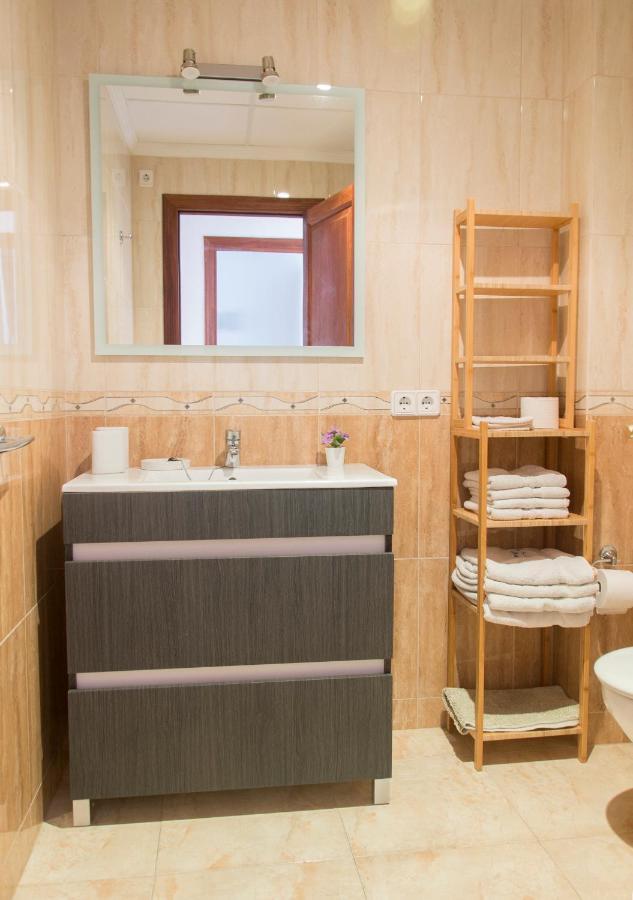 Apartamentos Vista Al Puerto Кала-Фігера Екстер'єр фото