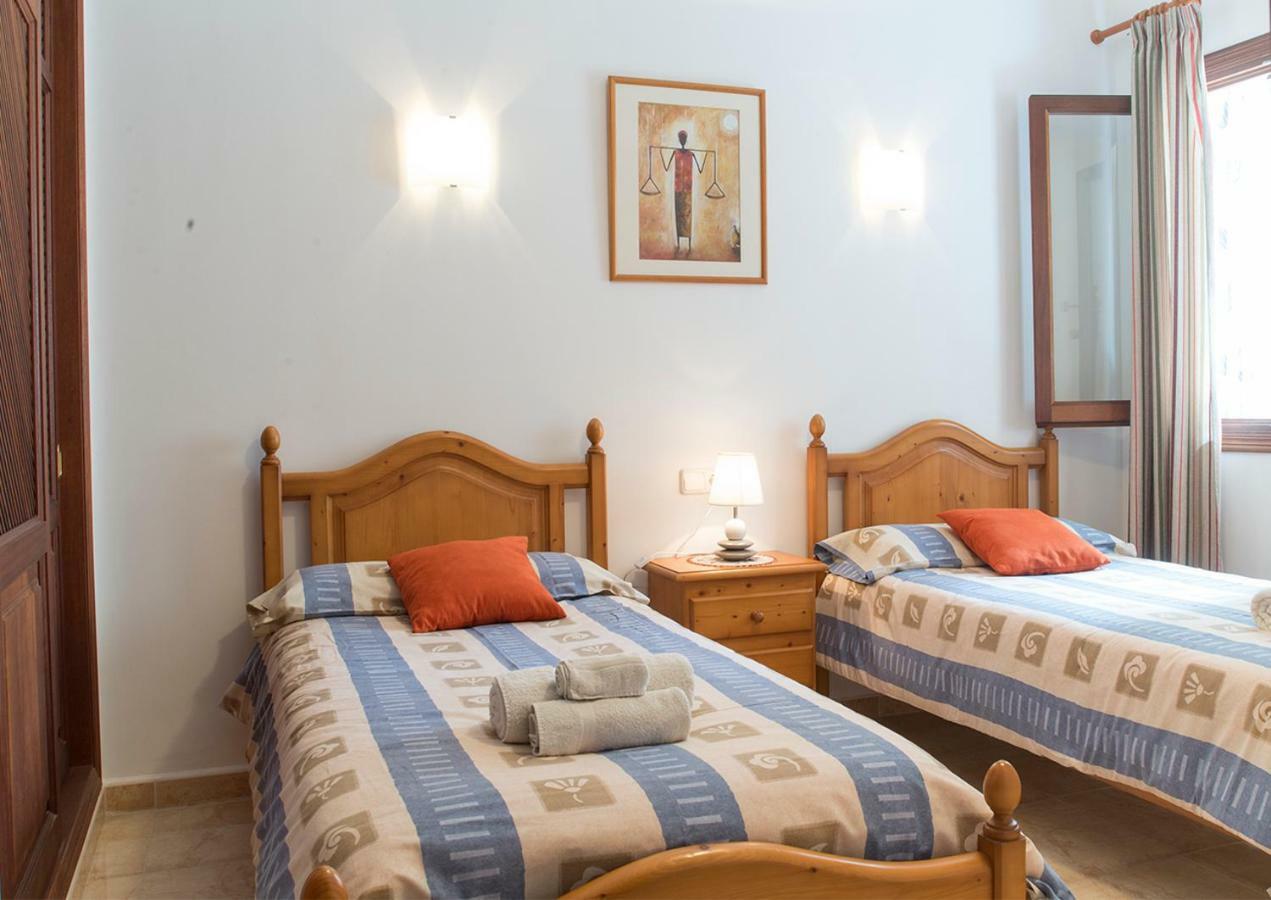 Apartamentos Vista Al Puerto Кала-Фігера Екстер'єр фото