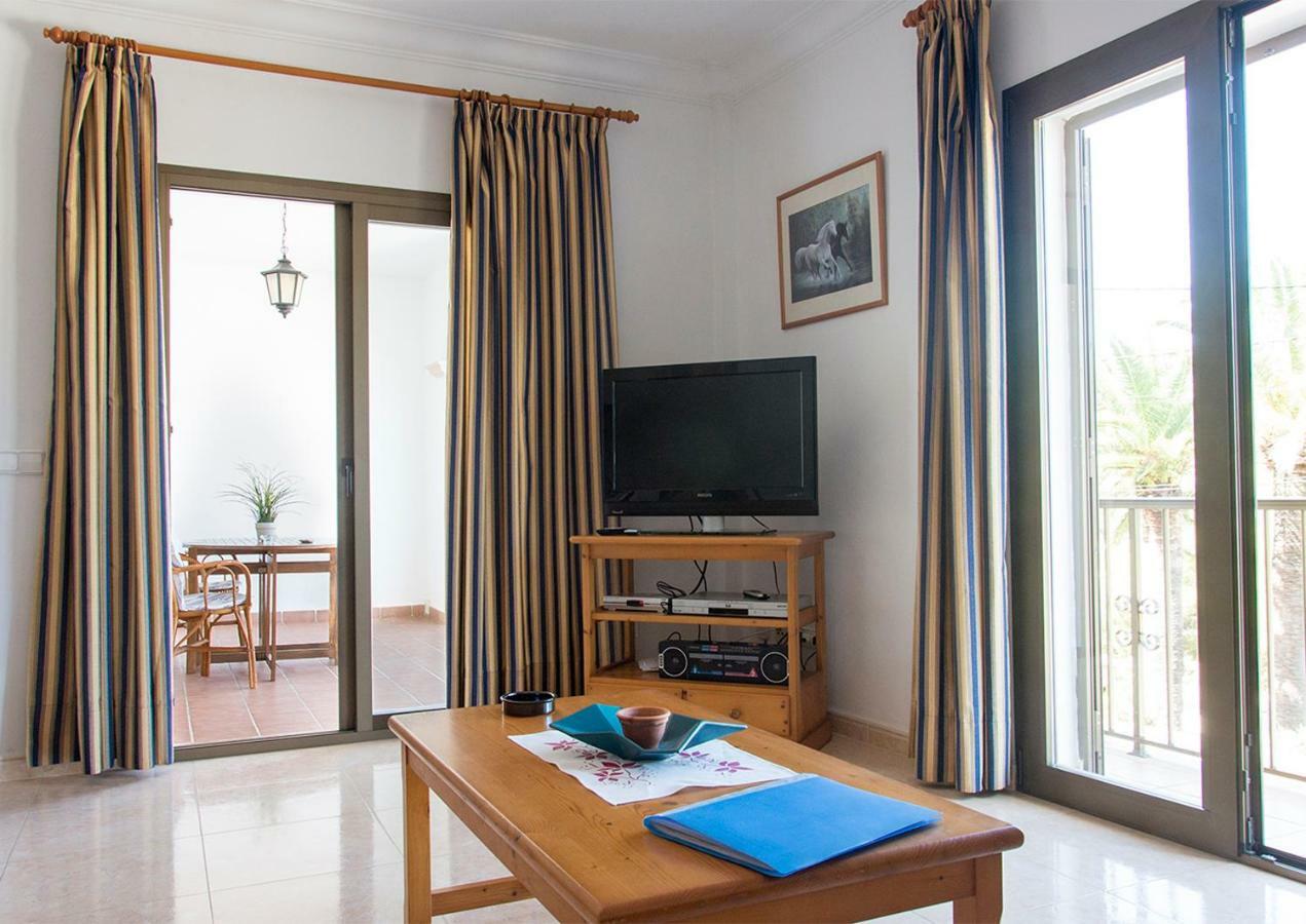 Apartamentos Vista Al Puerto Кала-Фігера Екстер'єр фото