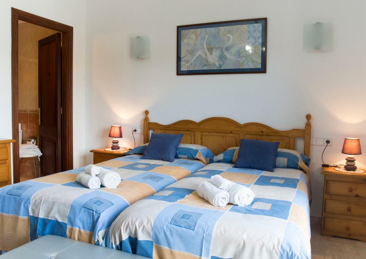 Apartamentos Vista Al Puerto Кала-Фігера Екстер'єр фото