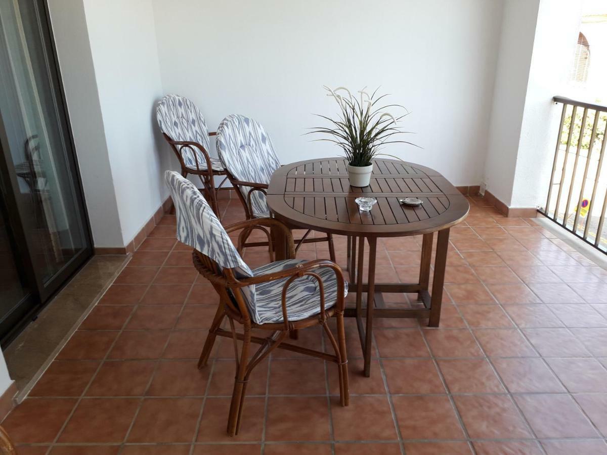 Apartamentos Vista Al Puerto Кала-Фігера Екстер'єр фото