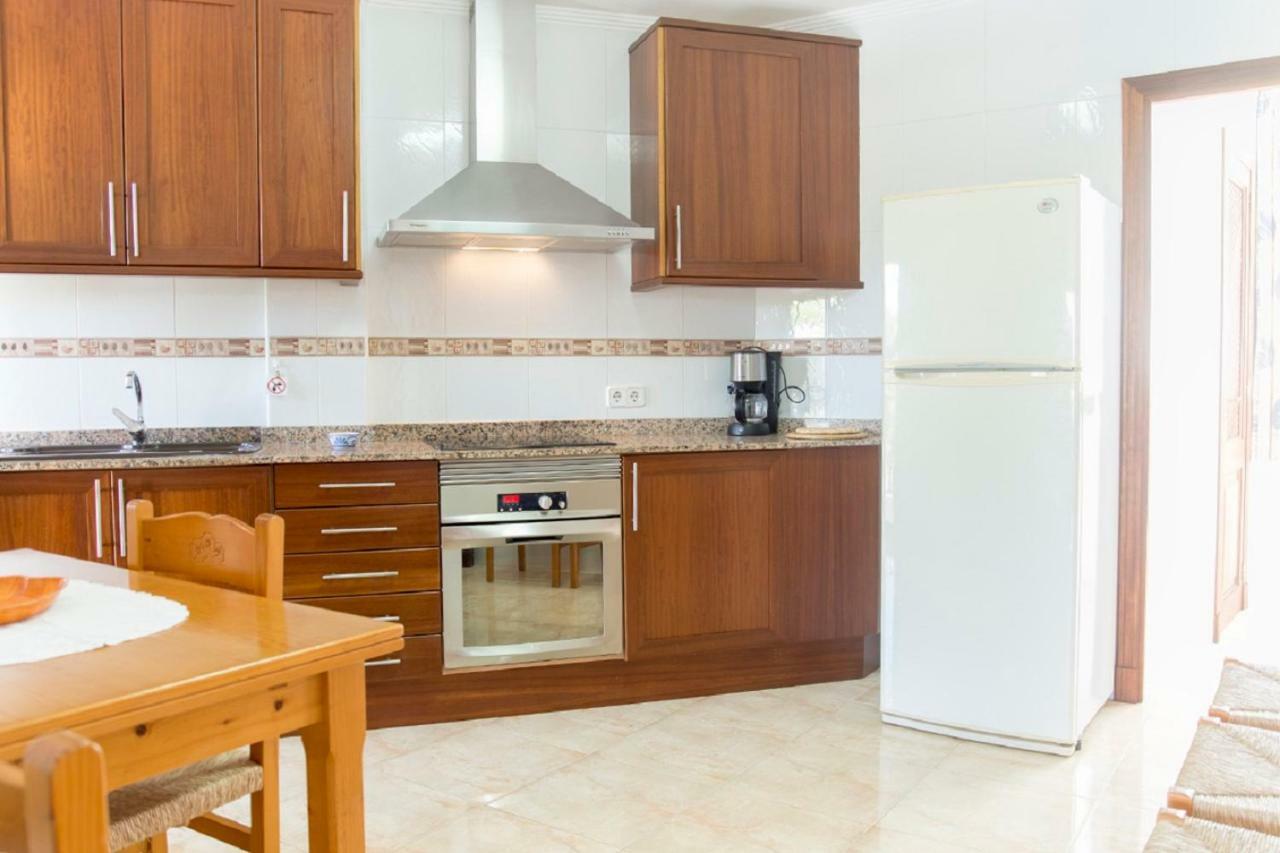 Apartamentos Vista Al Puerto Кала-Фігера Екстер'єр фото